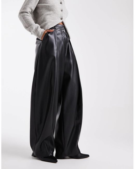 Pantalon habillé coupe cocon en similicuir ASOS en coloris White