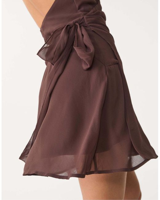 Stradivarius Brown – kurzes, fließendes neckholder-kleid
