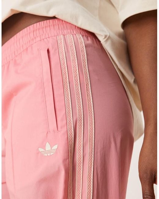 Pantalones De Chándal Rosas Con 3 Rayas De Croché De Adidas Originals de color Pink
