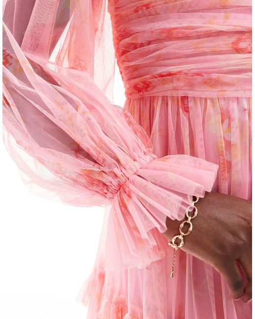 Robe longue à fleurs avec manches ballon bouffantes LACE & BEADS en coloris Pink
