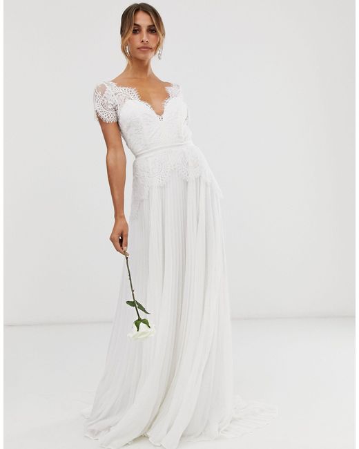 Asos Spitze Sophia Brautkleid Mit Tiefem Ausschnitt Spitze Und Plissiertem Rock In Weiss Sparen Sie 27 Lyst