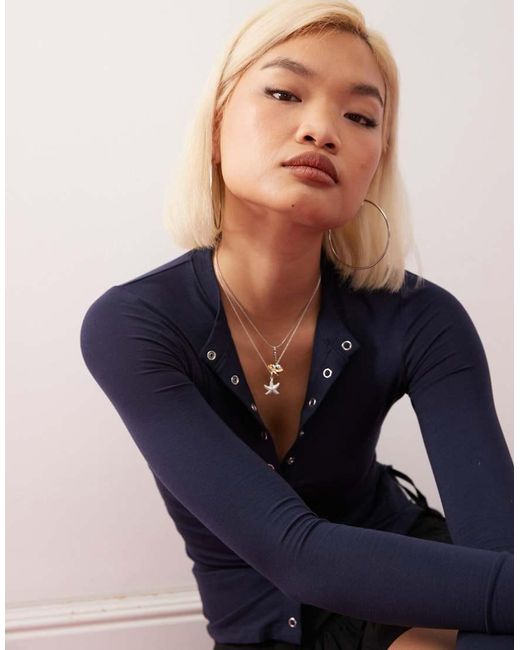 Top A Maniche Lunghe Slim Con Bottoni Sul Davanti di Weekday in Blue