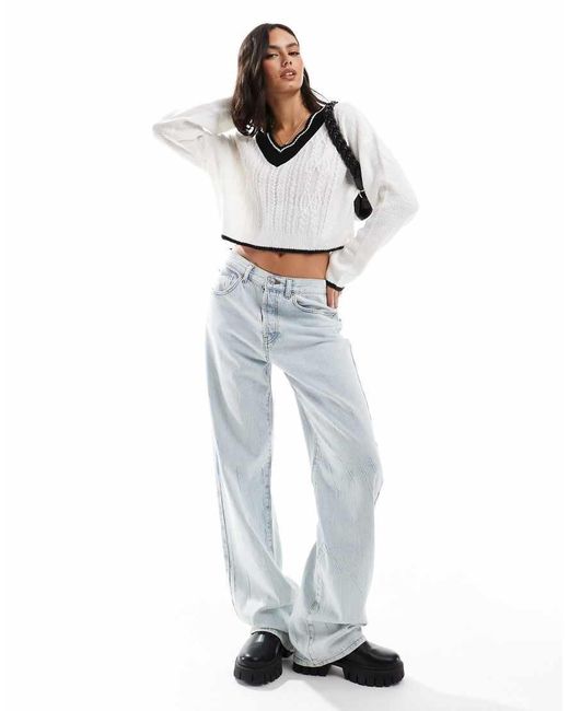 Miss Selfridge Ruimvallende Varsity Trui Met V-Hals in het White