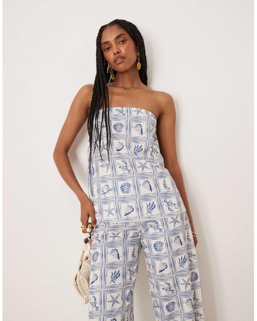 ASOS White – trägerloses, locker geschnittenes oberteil mit blauem muschelmuster, kombiteil