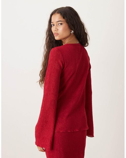 Evalina - top d'ensemble effet froissé avec grosses fleurs Pretty Lavish en coloris Red