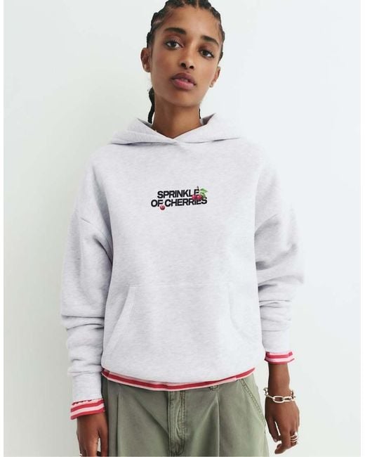 Felpa Mélange Con Grafica Con Ciliegie di Pull&Bear in White