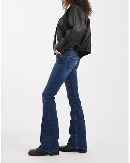 Vaqueros De Talle Bajo Y Corte Acampanado Con Lavado Azul Medio Blush De ONLY de color Blue