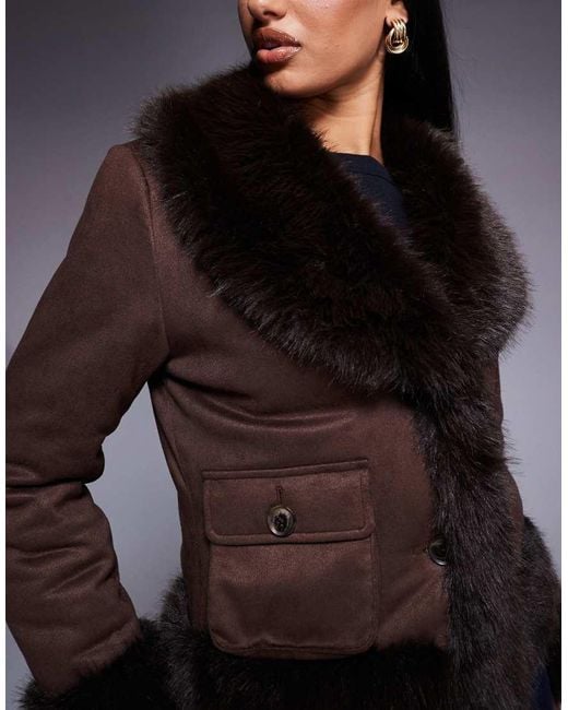 Chaqueta Marrón De Antelina Con Ribetes De Piel Sintética En Contraste De Aria Cove de color Blue