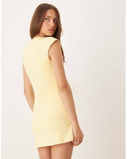 Vestito Corto Con Maniche Ad Aletta E Arricciatura Sul Lato di SNDY'S in Natural