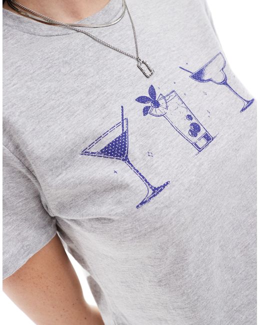 Camiseta gris hielo jaspeado con diseño encogido y estampado gráfico ASOS de color White