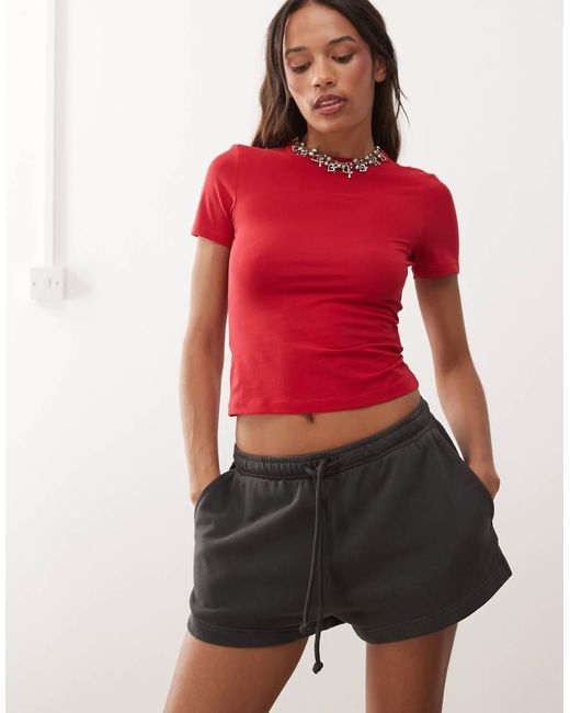Weekday Sweatshorts in het Red