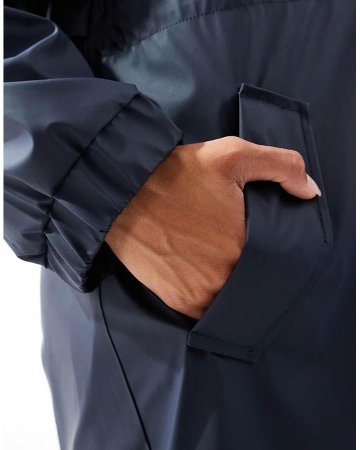 Parka Con Detalles En Contraste Y Acabado Engomado De ASOS de color Blue