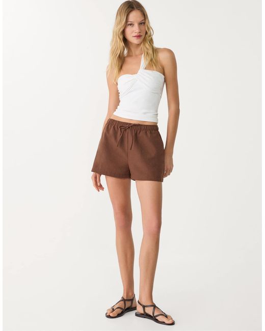 Short ample à taille élastique Stradivarius en coloris Brown