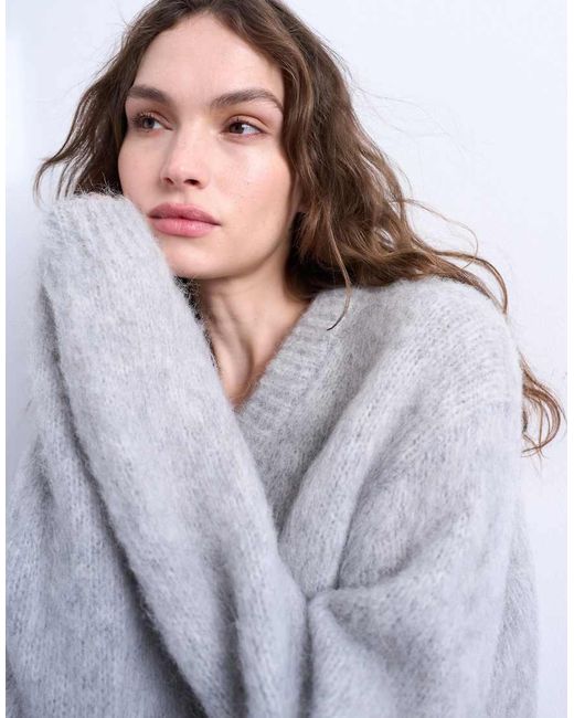 TOPSHOP Pluizig Gebreide Trui Met V-Hals Van Premium Alpacawol in het Gray