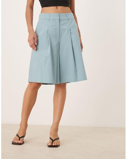 Pantaloncini Stile Safari Taglio Lungo Color Turchese Con Pieghe Sul Davanti di ASOS in Blue