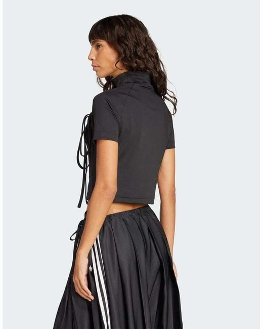 Top Corto Con Abertura Y Lazadas De Adidas Originals de color Black