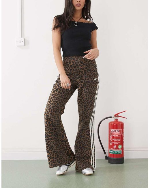 Vaqueros De Pernera Recta Con Estampado De Leopardo De Adidas Originals de color Multicolor