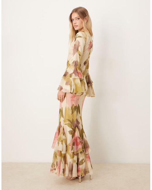 Vestido Largo De Corte Al Bies Con Estampado Y Volantes Asimétricos En El Bajo De ASOS de color Brown