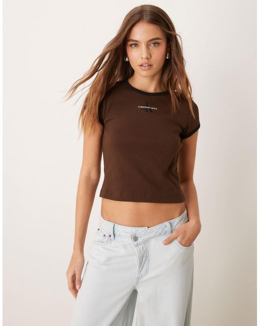 Calvin Klein Brown – monologo – knapp geschnittenes t-shirt