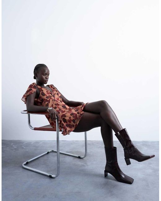 TOPSHOP Mini Jurk Met Cape-Mouwen En Godetzoom in het Red