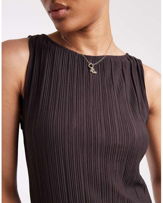 Vestito Lungo Plissé Color Cioccolato Con Scollo A Barchetta di Vero Moda in Brown