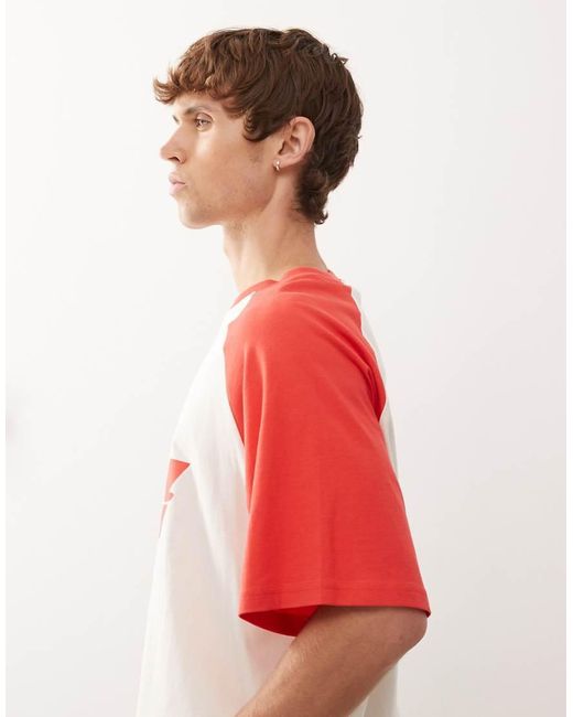 Camiseta Blanca Y Roja Extragrande Con Mangas Raglán Y Estampado En El Pecho De Karlkani de hombre de color Red