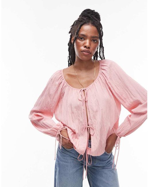 Top Con Lazada Delantera Y Cuello Fruncido De -Sin Color TOPSHOP de color Pink