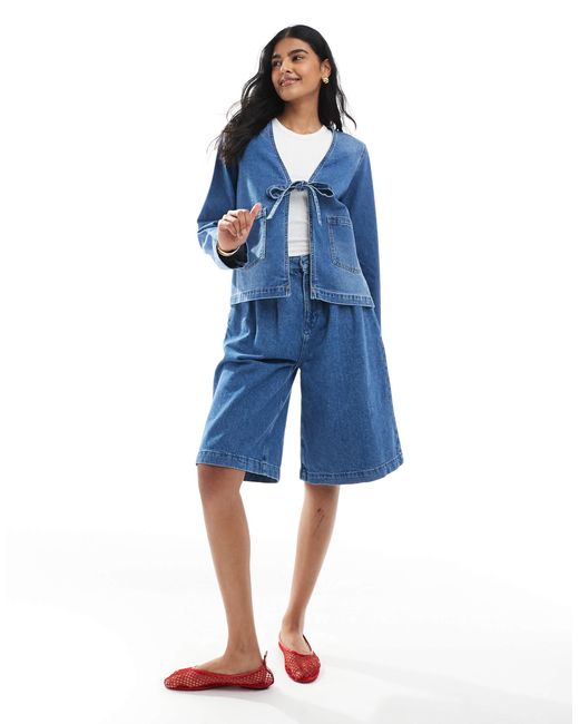 ONLY Blue – kastige, vorne gebundene hemdjacke aus mittelem denim