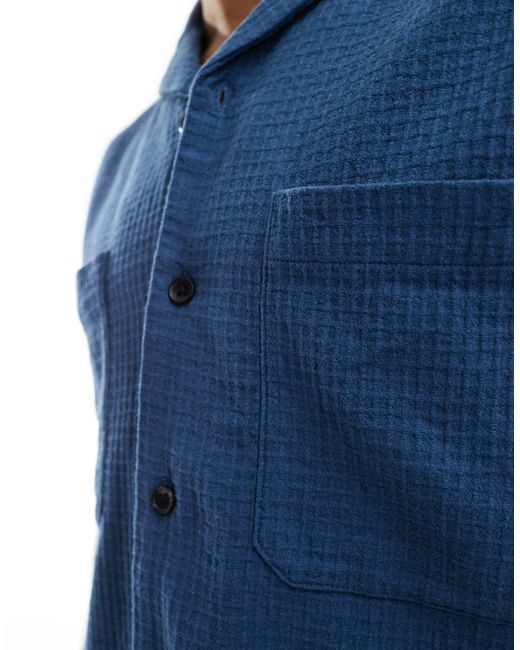 Camicia comoda a maniche corte testurizzato con colletto rever di ASOS in Blue da Uomo