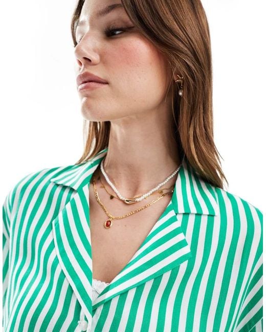Camicia Squadrata A Maniche Corte A Righe Bianche E Verdi di Pieces in Green