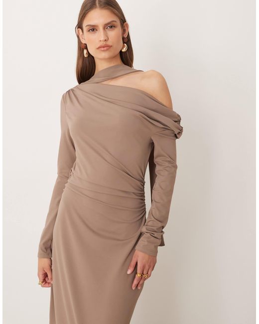Robe mi-longue épaules tombantes avec lien au cou - camel-pas ASOS en coloris Natural