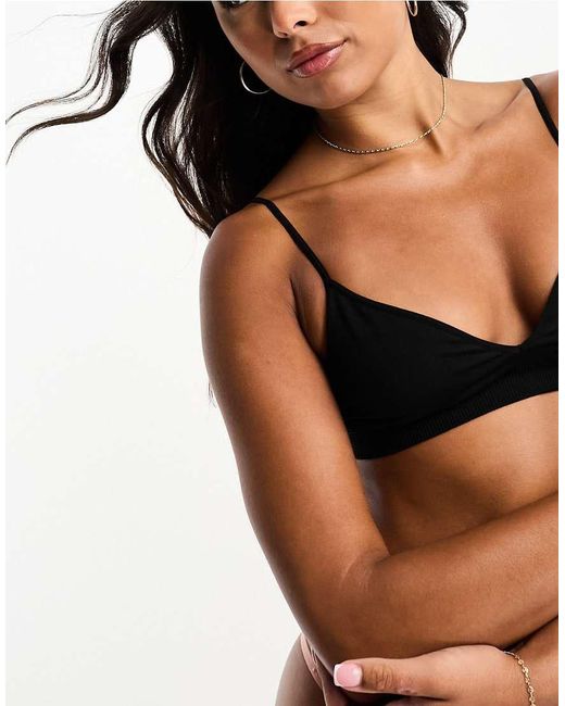 Bralette Triangular Sin Aros Cat De Weekday de color Black