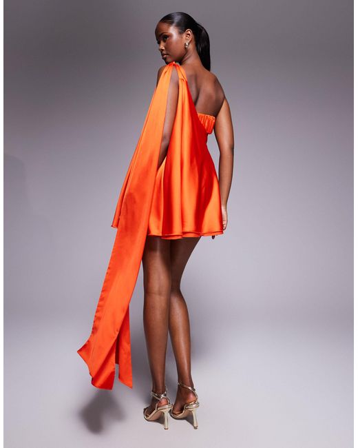 Anthia - robe courte en satin asymétrique The Dolls House en coloris Red