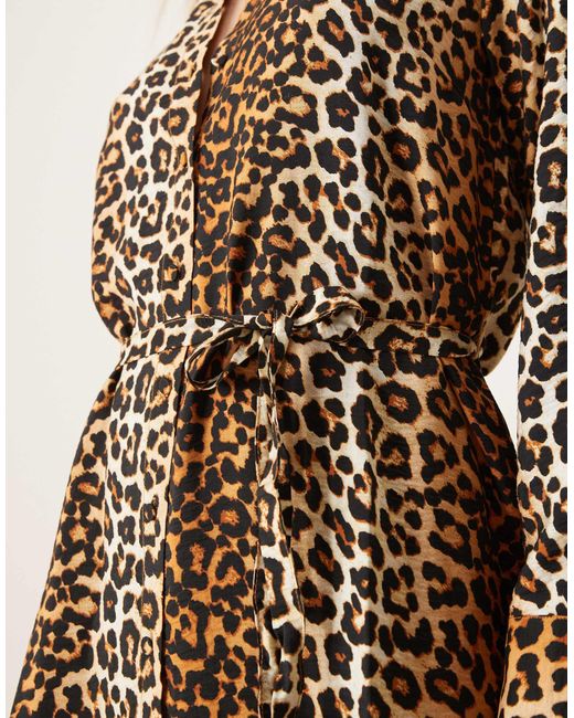 Y.a.s - robe chemise longue à imprimé léopard et liens à la taille Y.A.S en coloris Natural