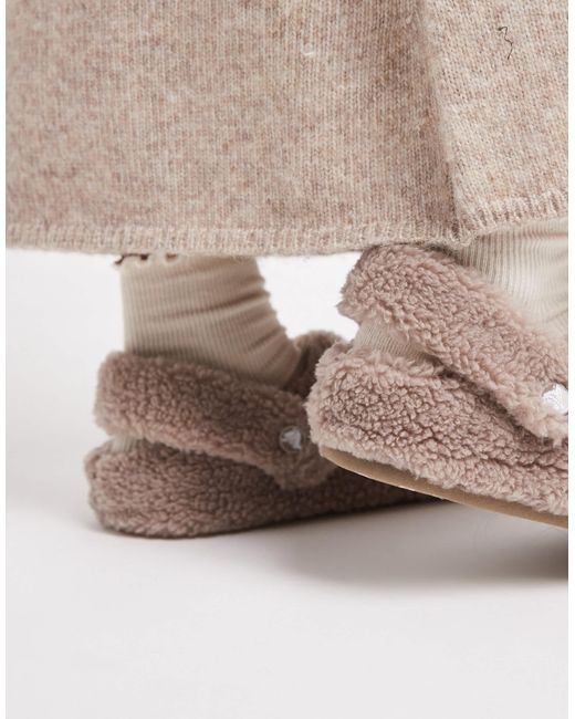 CROCSTM Natural Unisex Cozzzy Fleece Slipper