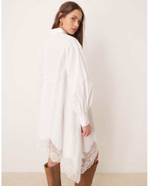 Vestido Camisero Con Lazada Lateral Y Bajo Asimétrico De Encaje De ASOS de color Natural