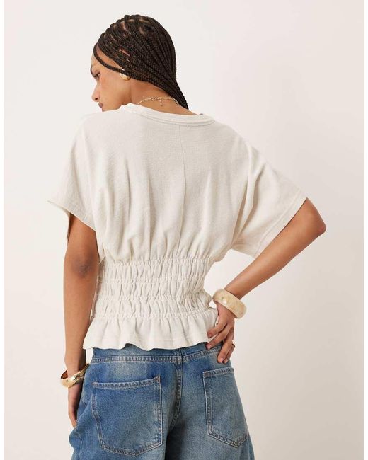 Camiseta Con Cintura Fruncida De Tejido Texturizado Flameado De -Blanco ASOS de color White