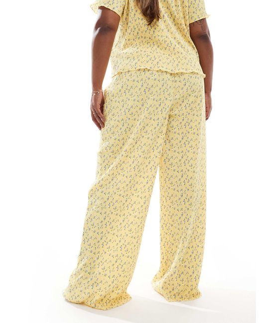 Pieces curve - pantalon large d'ensemble à petites fleurs et mini plis Pieces Plus en coloris Natural
