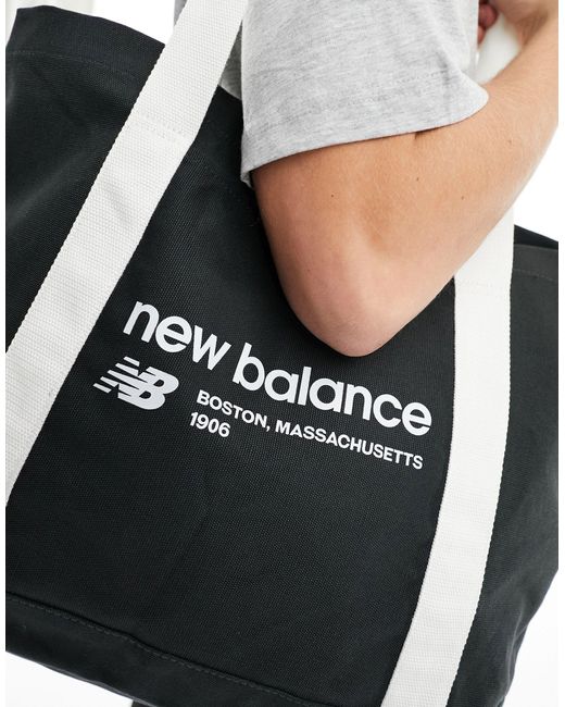 Bolso tote con logo lineal New Balance de color Black