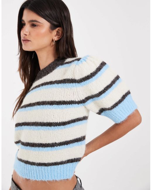 Vero Moda Gray Kurzärmliger strickpullover mit braun-blauen streifen