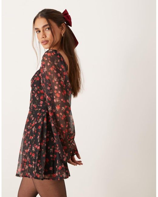 Miss Selfridge Playsuit Met Lange Mouwen En Fijne Bloemenprint in het Multicolor