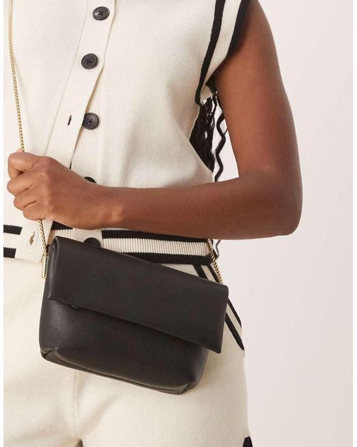 Mango Klassieke Crossbody Tas Met Gouden Ketting in het Natural