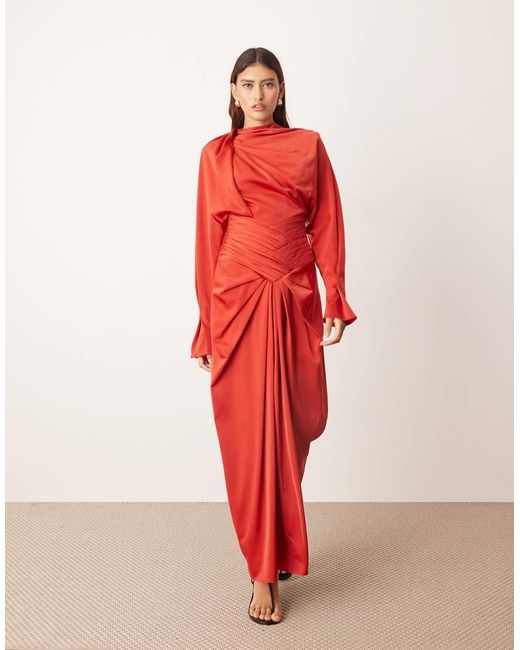 ARRANGE Maxi Jurk Met Gedrapeerde Hals, Sterke Schouders En Open Achterkant in het Red