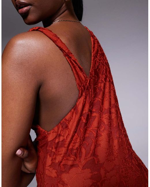 Vestido Largo Sin Mangas Con Detalle Retorcido En El Hombro De Devoré De -Naranja ASOS de color Red