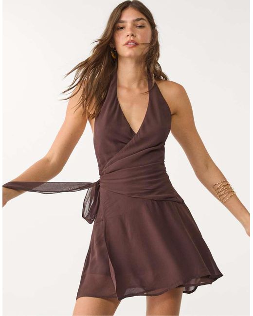 Vestito Corto Fluttuante Allacciato Al Collo di Stradivarius in Brown