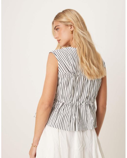 Top rayé sans manches en popeline avec liens noués devant - noir et blanc Y.A.S en coloris Multicolor