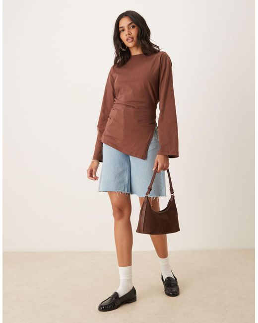 Top asymétrique à manches longues avec fronces sur le côté ASOS en coloris Red