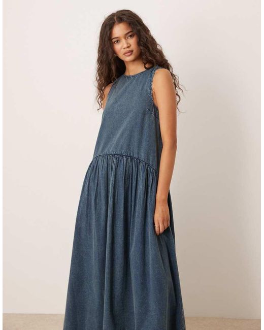 Vestito Grembiule Midi Denim Slavato Con Vita Scesa E Scollo A Barchetta di ASOS in Blue