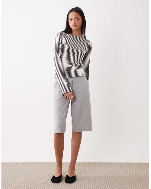 Annie di Weekday in Gray