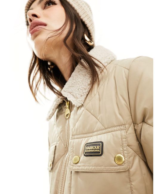 Supanova - giacca taglio lungo trapuntata beige con colletto di Barbour in Natural